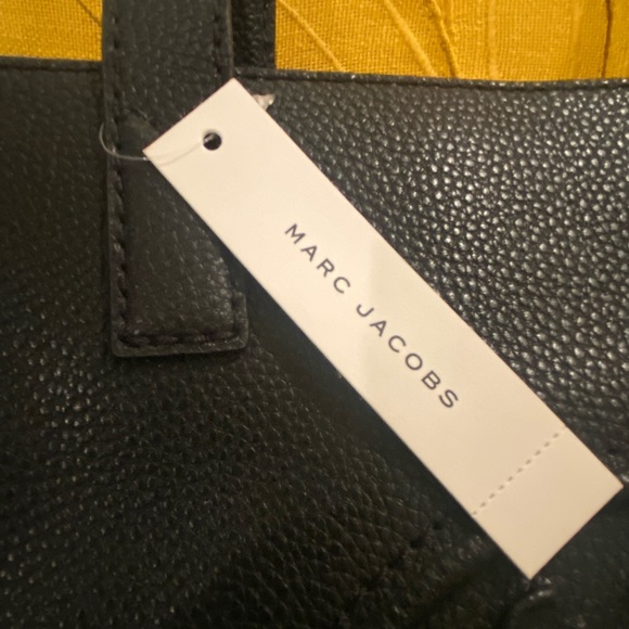 Beautiful Marc Jacobs Signet Black Leather Tote - Picture 4 of 10